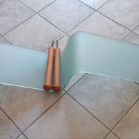 Mensola di design in vetro curvato satinato