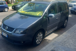 O touran volzvagan bon condizioni 328 401 3402