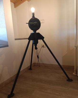 lampada su treppiede