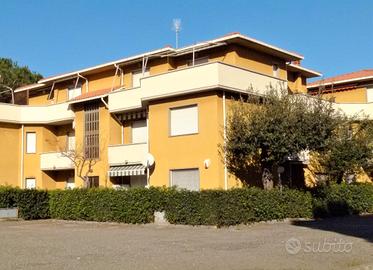 CECINA MARE pineta bel TRILOCALE giardino e p.auto