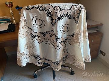 Tovaglia rotonda con pizzo di Merano