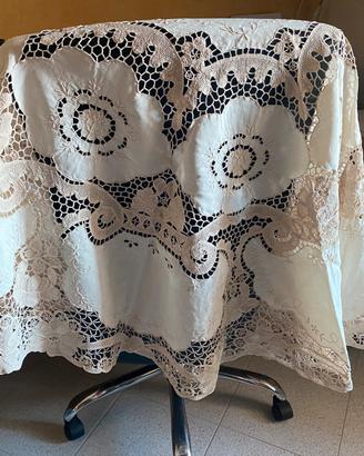 Tovaglia rotonda con pizzo di Merano