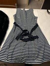 Vestito a righe blu e bianche