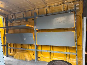 Attrezzatura interna per furgone