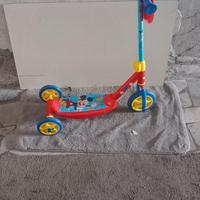 monopattino mickey mouse