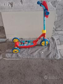 monopattino mickey mouse