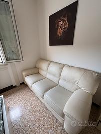 divano in pelle bianco