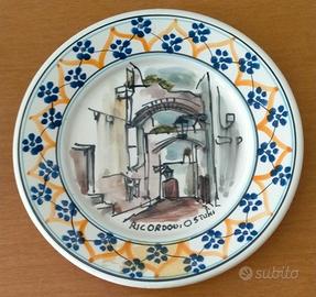Antico piatto decorativo in ceramica