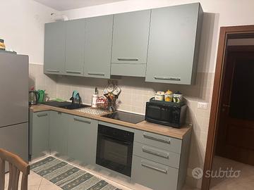 Cucina compreso elettrodomestici (no frigo)