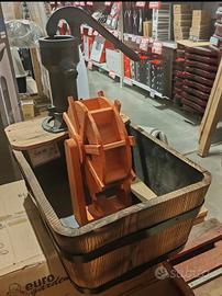 Fontana in legno con Mulino 