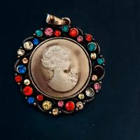 Pendente vintage cammeo con cornice di pietre