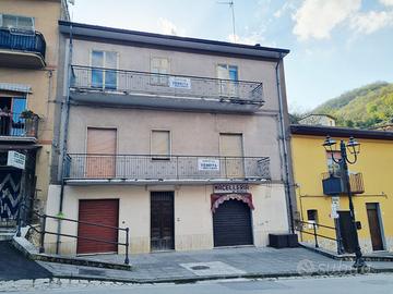 Intero fabbricato con terreno Zona centrale