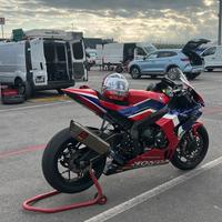 Honda cbr 1000rr r