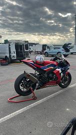 Honda cbr 1000rr r