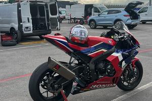 Honda cbr 1000rr r
