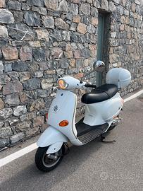 Vespa et4 125