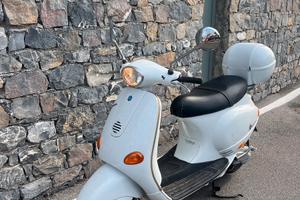 Vespa et4 125