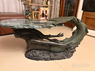 Tavolino a forma di sirena