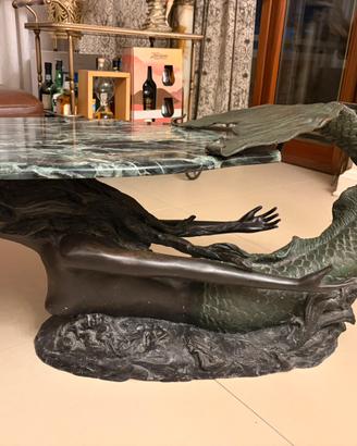 Tavolino a forma di sirena