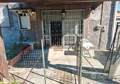 ARDEA MONOLOCALE ARREDATO Con PATIO ESTERNO