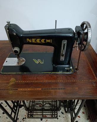 macchina da cucire vintage necchi