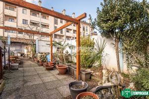 TRE LOCALI SU DUE LIVELLI CON GIARDINO, SENZA SPES