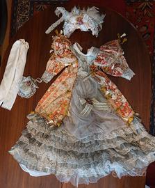 Vestito e accessori per bambola porcellana  h. cm 