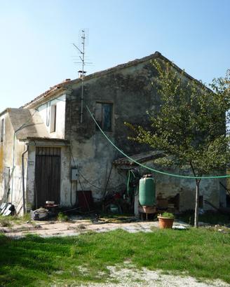 Rustico da ristrutturare a Belvedere Ostrense