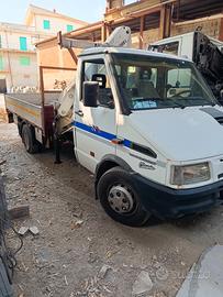 Iveco Daily con gru 59/12
