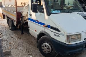 Iveco Daily con gru 59/12