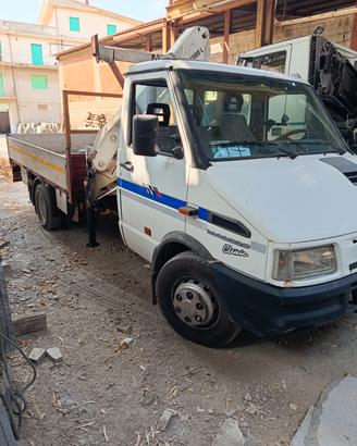 Iveco Daily con gru 59/12