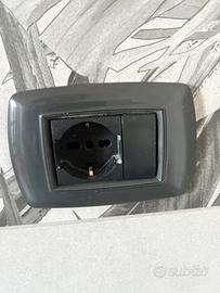 Materiale elettrico - placche e frutti