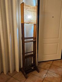 lampada in legno porta oggetti