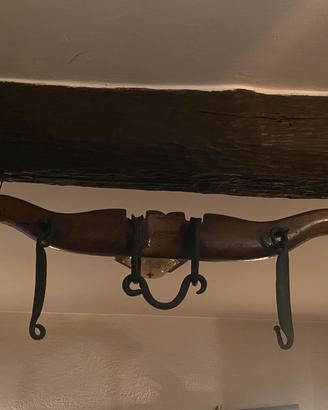 Giogo in legno antico