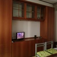 libreria, armadi e scrivania