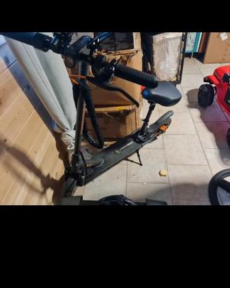 Monopattino elettrico con seduta