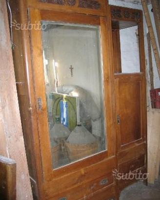 : Camera con armadio e letto in legno primi 900