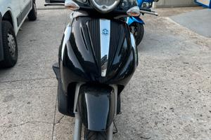 Piaggio Beverly 250