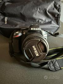 Nikon D3200 + obiettivo 18-55 VR + scatola