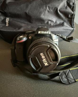 Nikon D3200 + obiettivo 18-55 VR + scatola