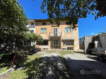 CASA INDIPENDENTE DAGLI SPAZI DI UN TEMPO CON G...