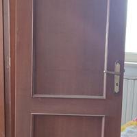 2 PORTE IN LEGNO MASSELLO CON BATTENTE E MOSTRINE