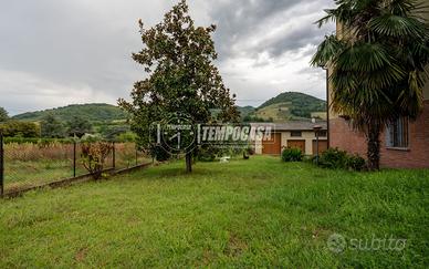 VILLA BIFAMIGLIARE CON TERRENO ANNESSO A FOGNANO