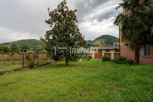 VILLA BIFAMIGLIARE CON TERRENO ANNESSO A FOGNANO