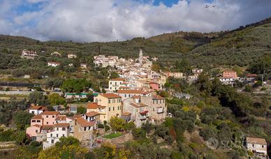 CASA SEMINDIPENDENTE A IMPERIA