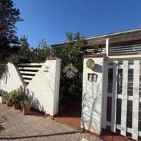 VILLA A SCHIERA A PALERMO