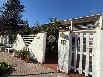 VILLA A SCHIERA A PALERMO