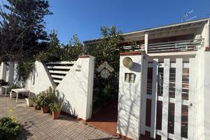 VILLA A SCHIERA A PALERMO