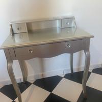 Scrivania vintage semi nuova.