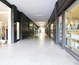 NEGOZIO A BRESCIA